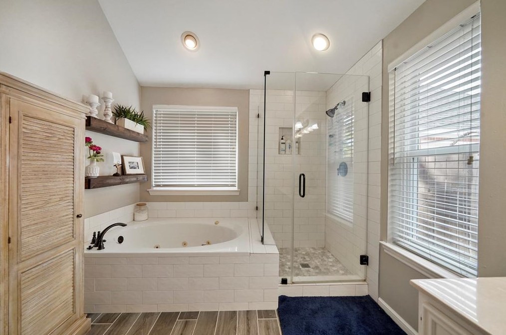 5803 Malcomboro Dr, Houston TX 77041-6582 exterior