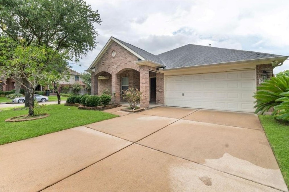 7954 Redland Woods Dr, Houston TX  77040-6071 exterior