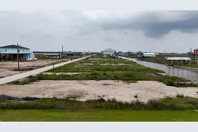 1400 Van Sant, Gilchrist, TX 77617 - Photo 9