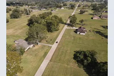381 Pony Trail, Angleton, TX 77515 - Photo 3