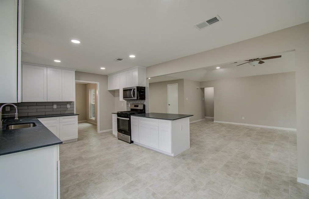 8903 Abbeydale Dr, Houston TX  77031-3002 exterior