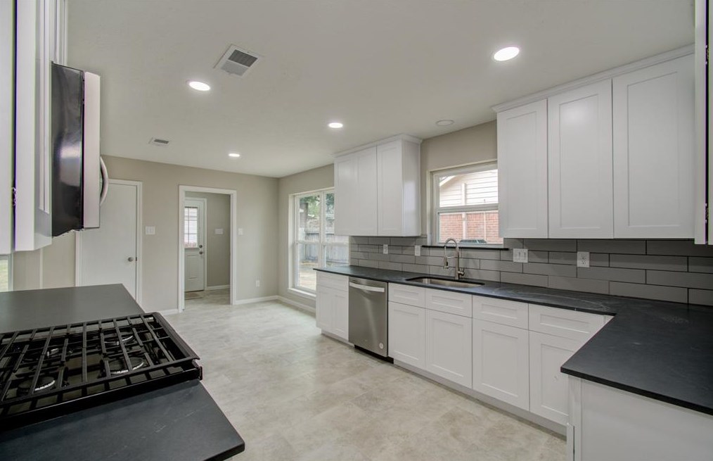 8903 Abbeydale Dr, Houston TX  77031-3002 exterior