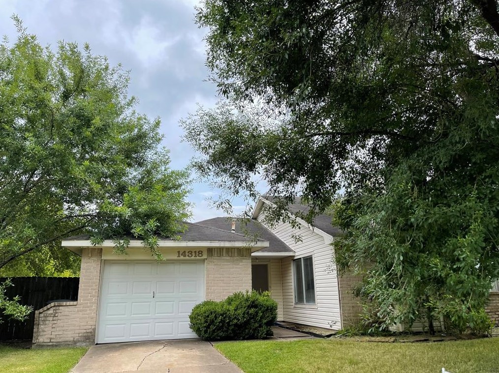 14318 Blue Falls Dr, Sugar Land TX  77498-1759 exterior