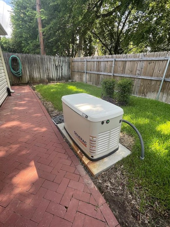 7546 Maple Tree Dr, Houston TX  77088-6842 exterior