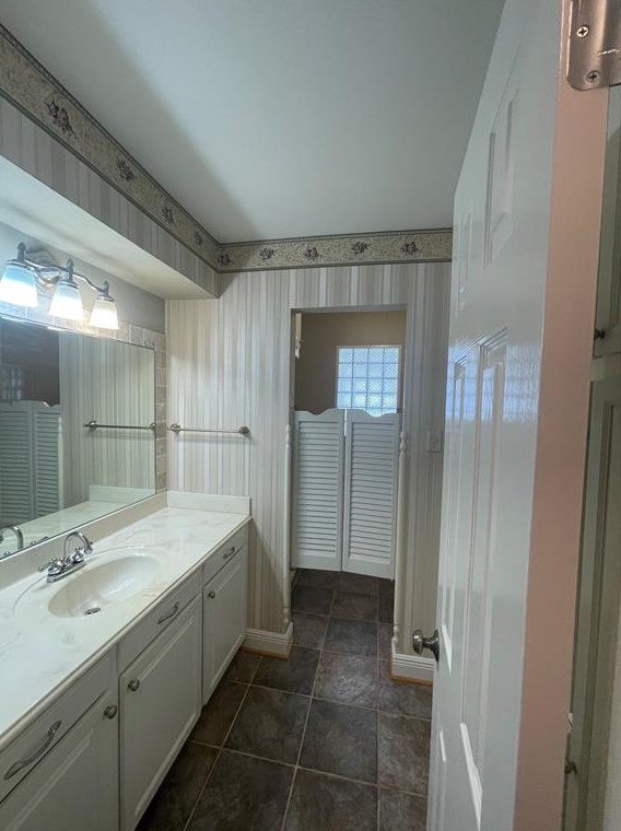 7546 Maple Tree Dr, Houston TX  77088-6842 exterior