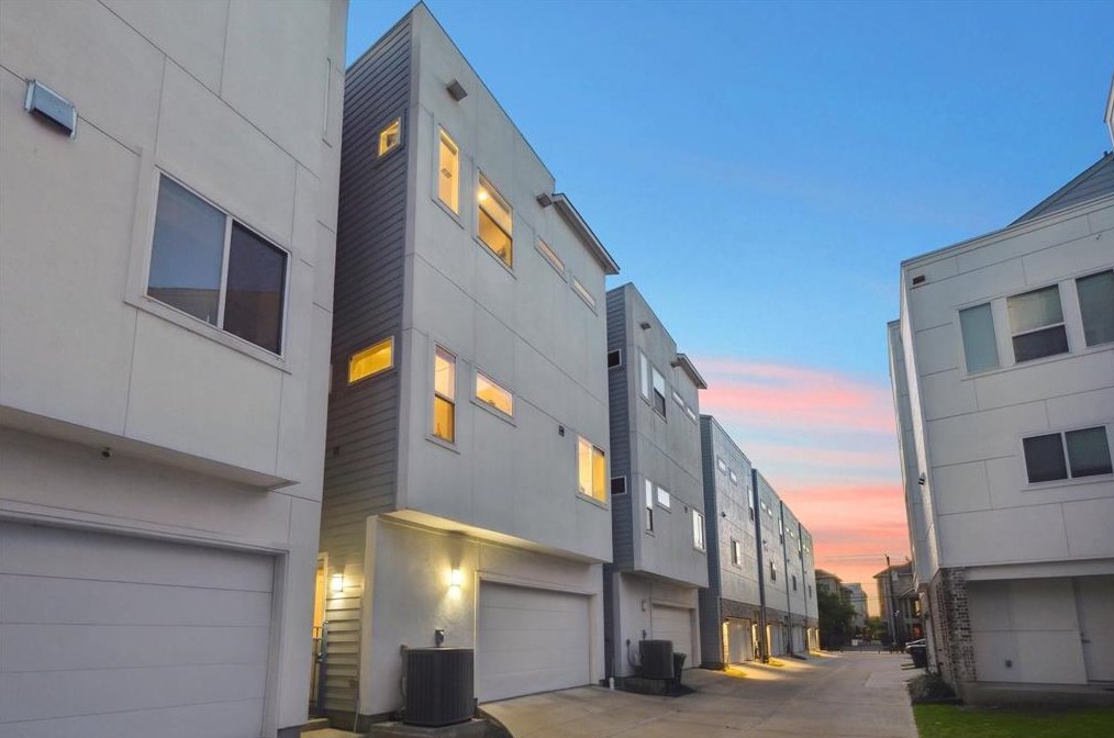 1513 Elgin St, Houston TX  77004-2836 exterior