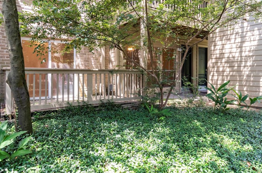 2100 Tanglewilde St, Houston TX  77063-1209 exterior