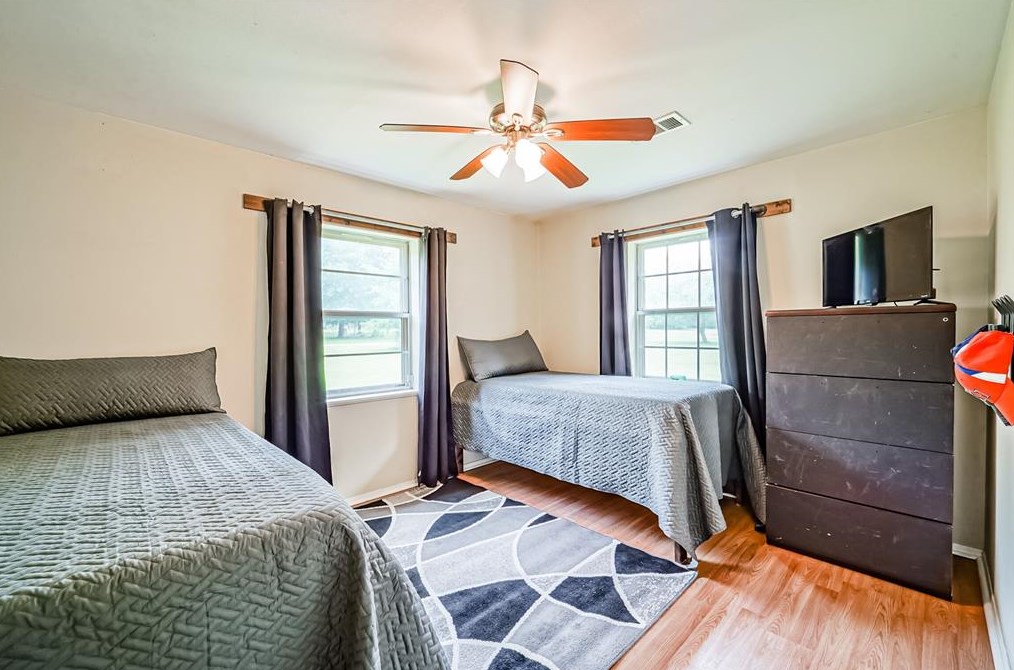 1548 Fish Hatchery Rd, Huntsville TX 77320-7008 exterior