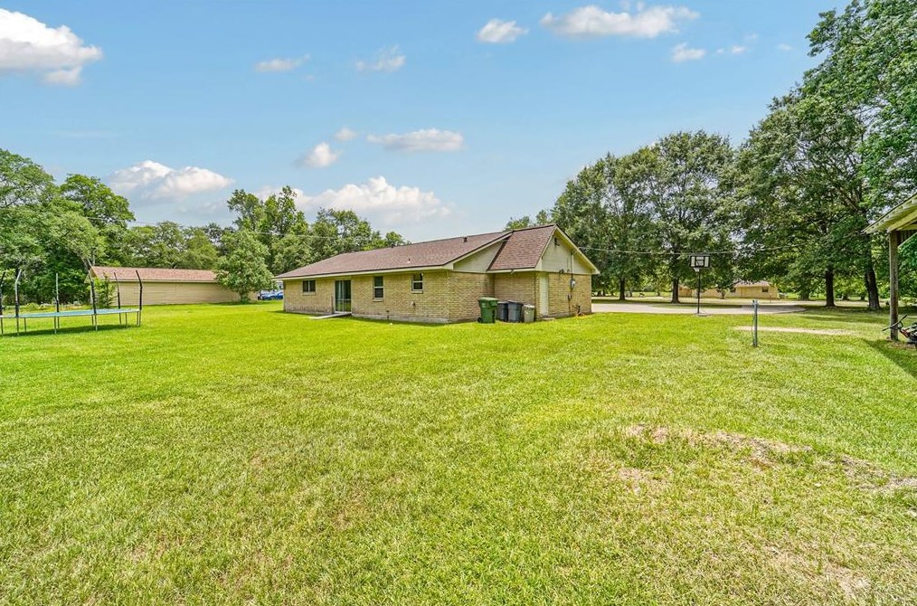 1548 Fish Hatchery Rd, Huntsville TX 77320-7008 exterior