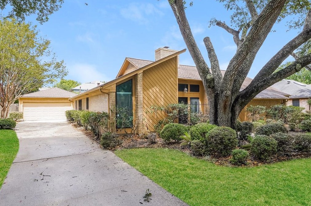 12502 Olympia Dr, Houston TX  77077-5828 exterior