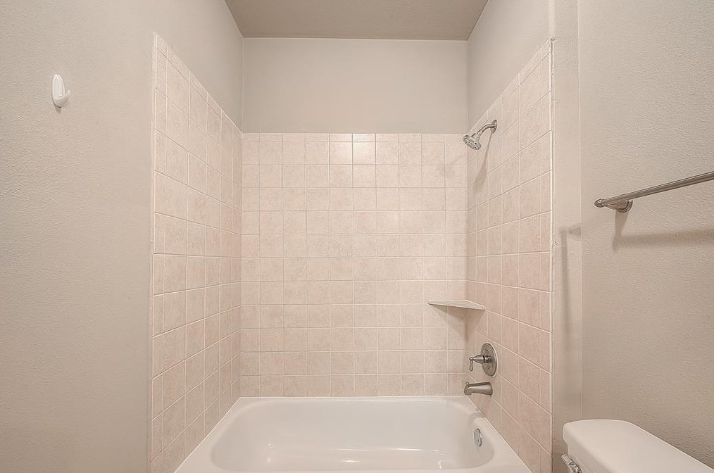 9113 Creekstone Lk Dr, Houston TX  77054-1029 exterior