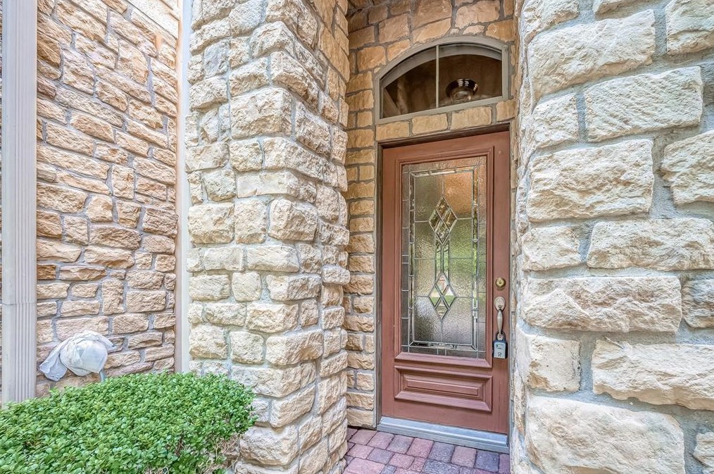 9113 Creekstone Lk Dr, Houston TX  77054-1029 exterior