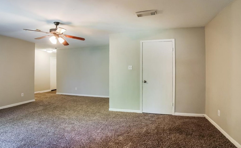 17115 Woodburn Dr, Houston TX  77049-1131 exterior