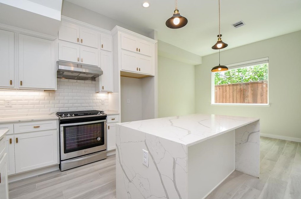 5532 Darling St, Houston TX  77007-1855 exterior