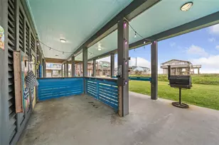 859 Main St, Crystal Beach, TX 77650 - Photo 5