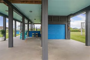 859 Main St, Crystal Beach, TX 77650 - Photo 3