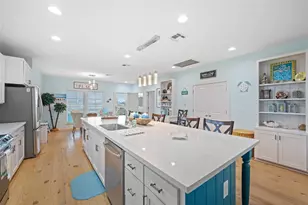 859 Main St, Crystal Beach, TX 77650 - Photo 15