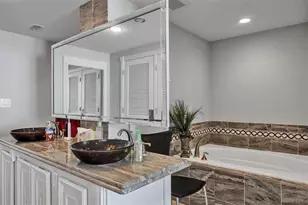 1401 E Beach Dr, Galveston, TX 77550 - Photo 21