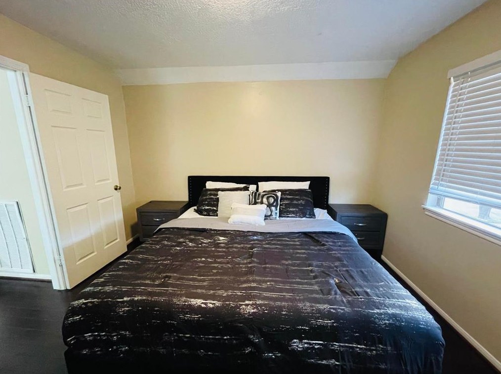 1803 Woodland Springs St, Houston TX  77077-5036 exterior