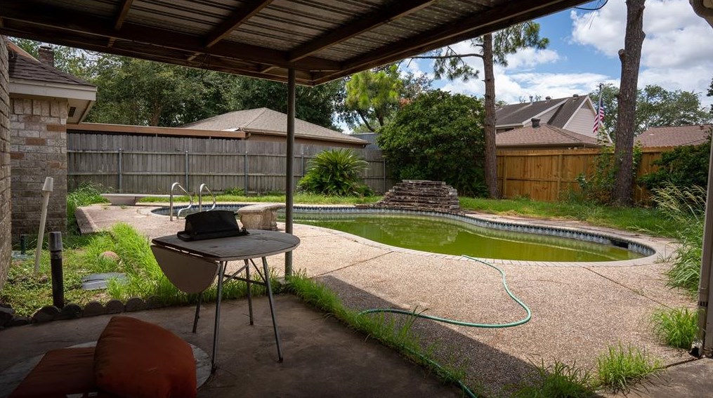 10111 Sagedale Dr, Houston TX  77089-5120 exterior
