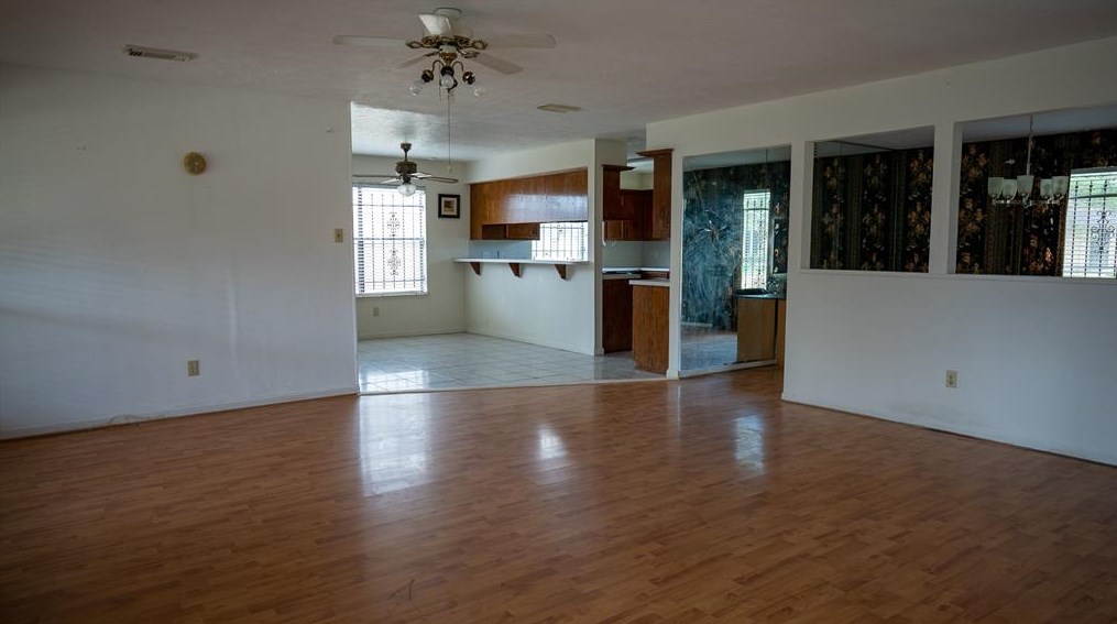 10111 Sagedale Dr, Houston TX  77089-5120 exterior