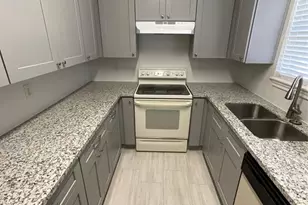 3100 Walnut Bend Ln, Houston, TX 77042 - Photo 7