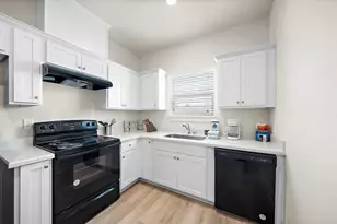 3610 Sealy St, Galveston, TX 77550 - Photo 31