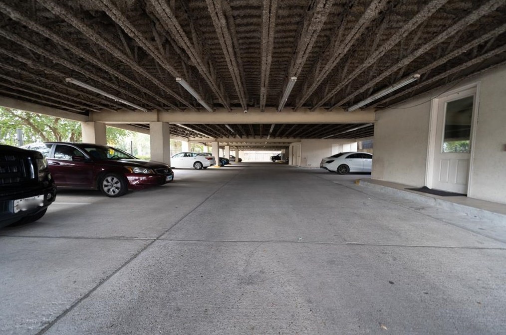 5801 Winsome Ln, Houston TX  77057-5637 exterior