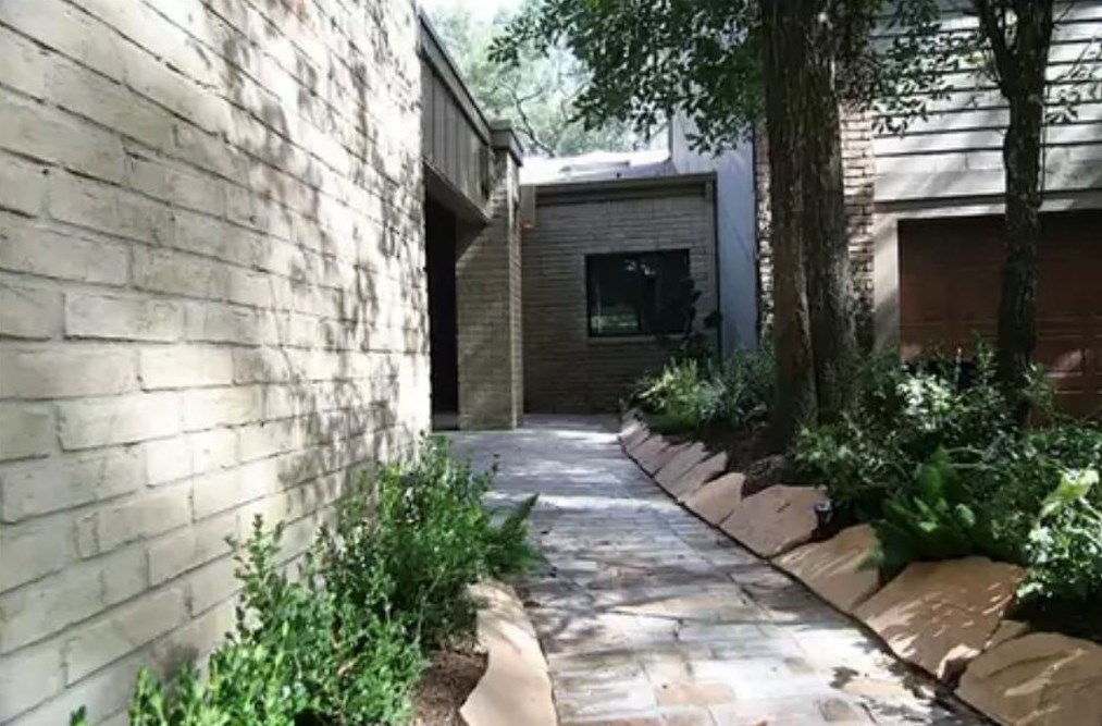 148 Sugarberry Cir, Houston TX  77024-7244 exterior