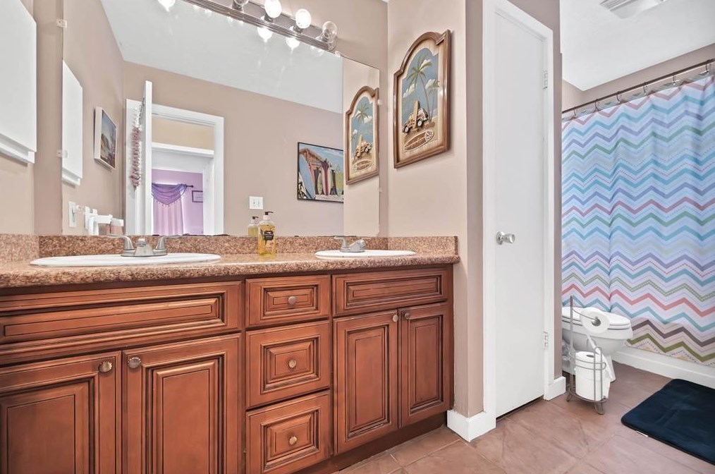 7251 Sonnet Gln Ln, Houston TX  77095-1259 exterior
