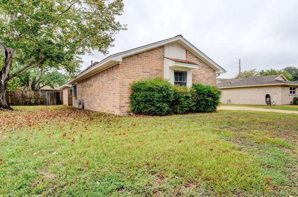 1915 Fernspray Ln, Houston TX  77084-4522 exterior