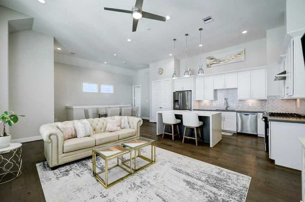 2141 Hoskins Dr, Houston TX  77080-5422 exterior
