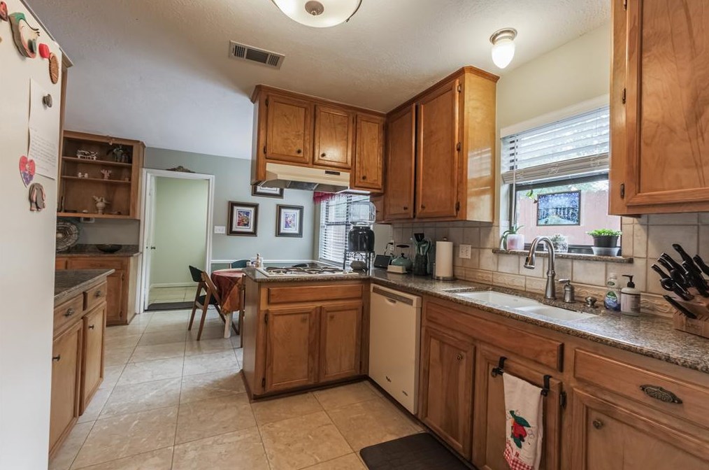 13163 Rummel Creek Rd, Houston TX  77079-6133 exterior