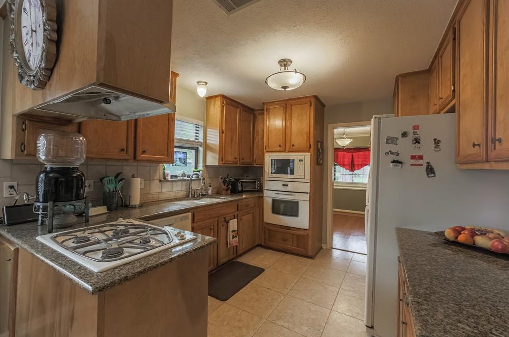 13163 Rummel Creek Rd, Houston TX  77079-6133 exterior