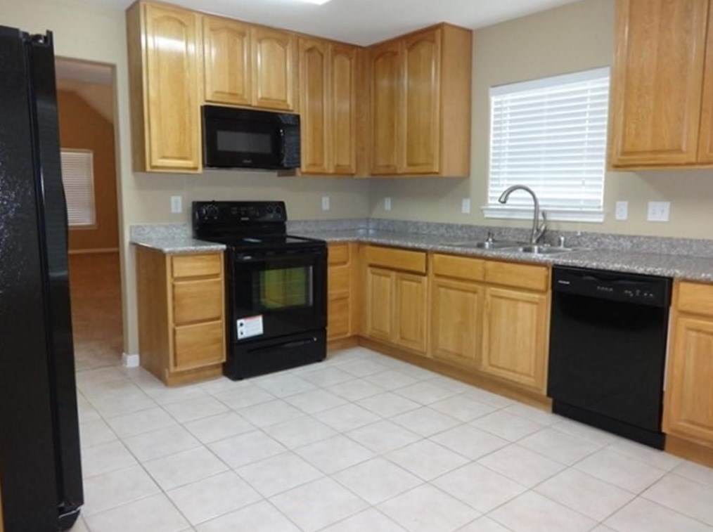 3910 Cary Creek Dr, Baytown TX  77521-2633 exterior