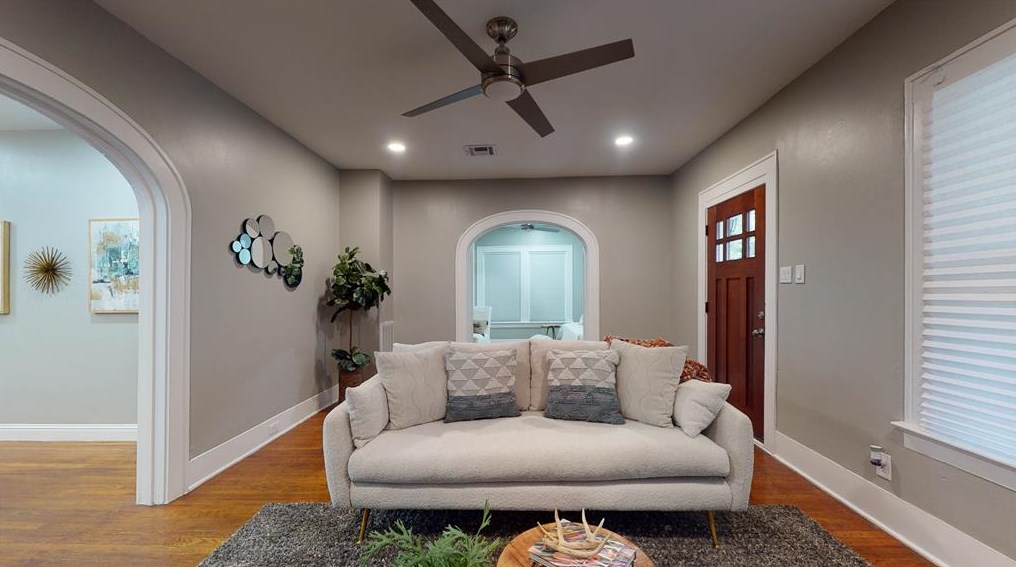 4117 Polk St, Houston TX  77023-1725 exterior