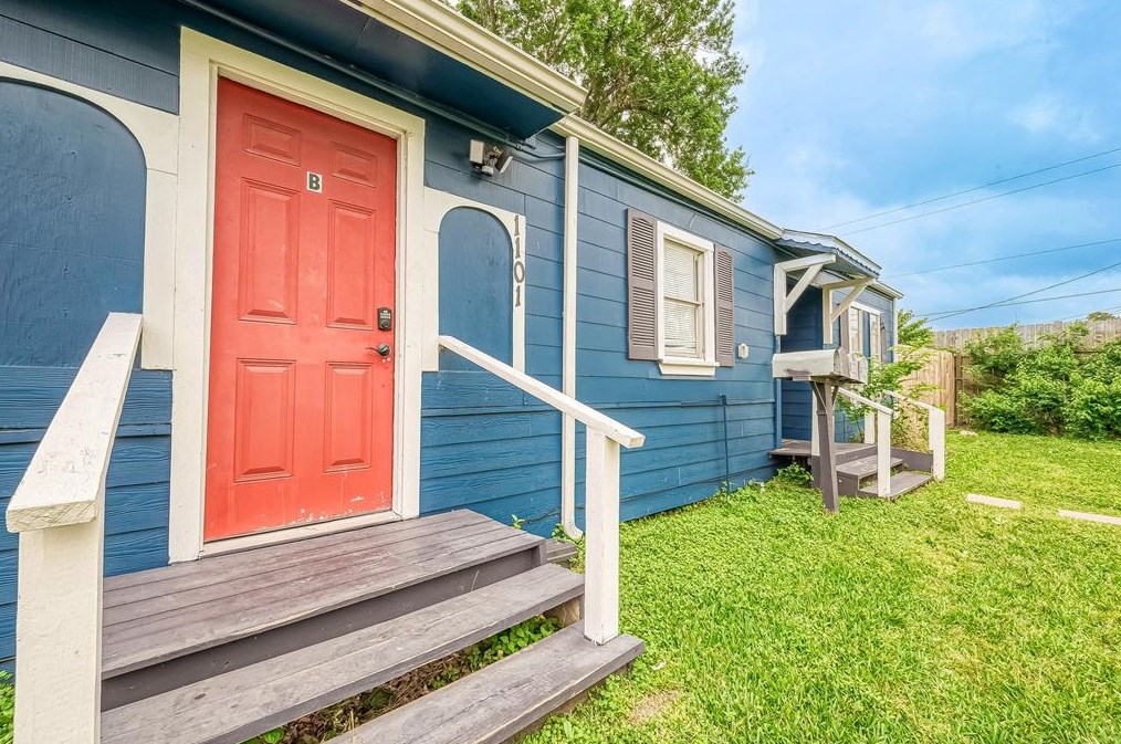 1101 Elm St, Deer Park TX  77536-3104 exterior