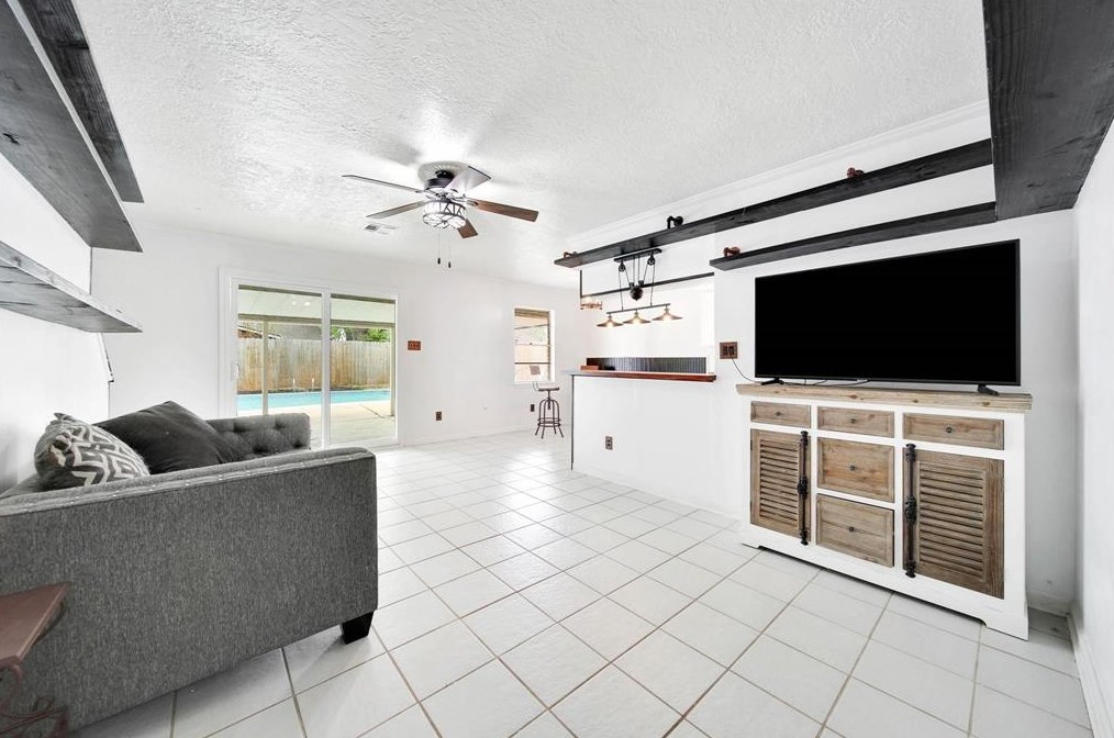 11779 Evelyn Cir, Houston TX  77071-3401 exterior