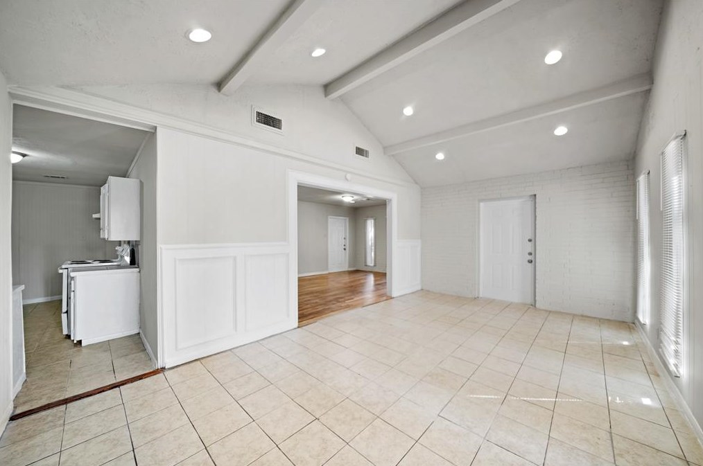 1000 Pruett St, Baytown TX  77520-2814 exterior