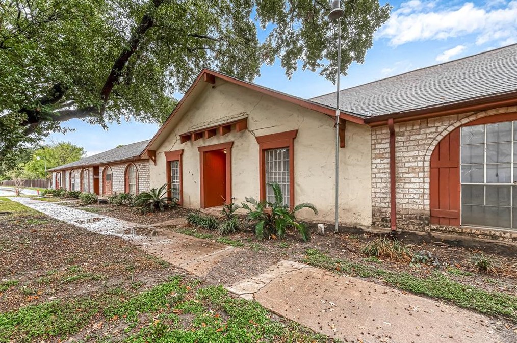 7455 Cook Rd, Houston TX  77072-2233 exterior