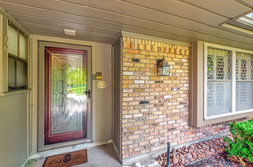 16019 Craighurst Dr, Houston TX  77059-6424 exterior