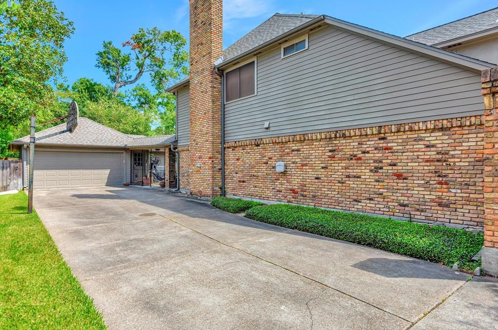 16019 Craighurst Dr, Houston TX  exterior