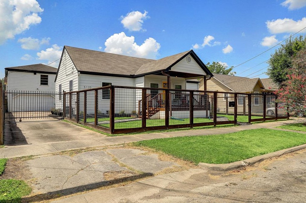 5120 Leeland St, Houston TX  77023-2020 exterior