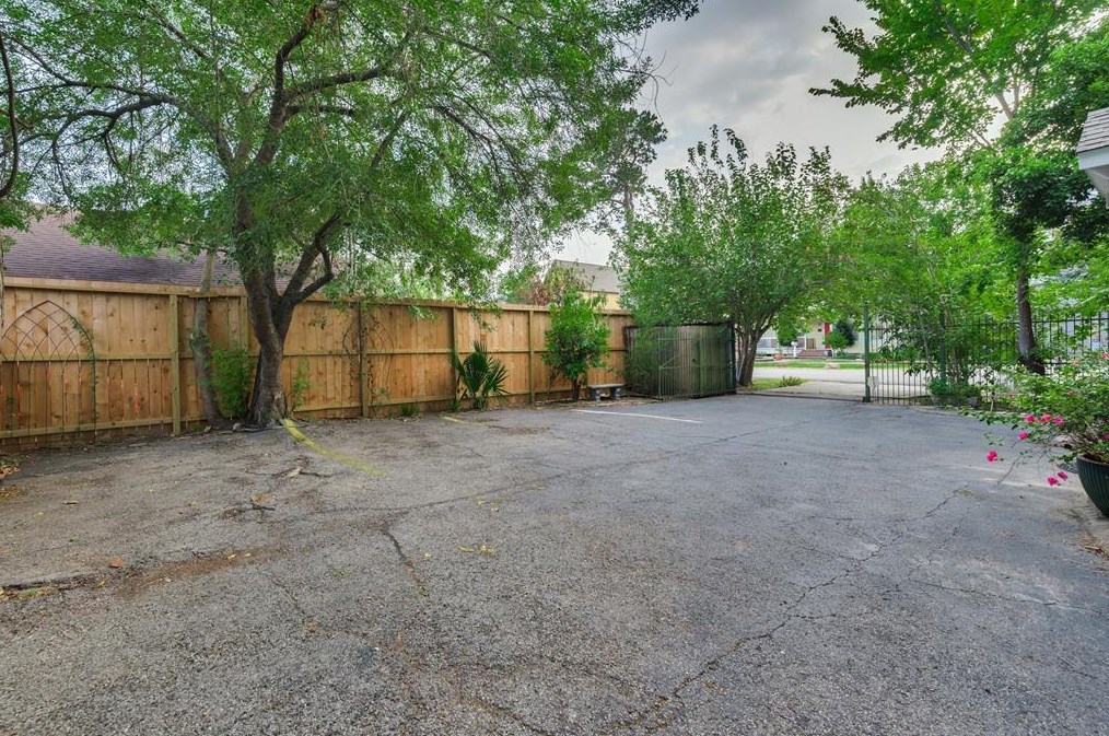 520 14th St, Houston TX  77008-0045 exterior