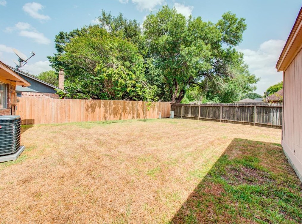 16011 Alta Mesa Dr, Houston TX  77083-1103 exterior