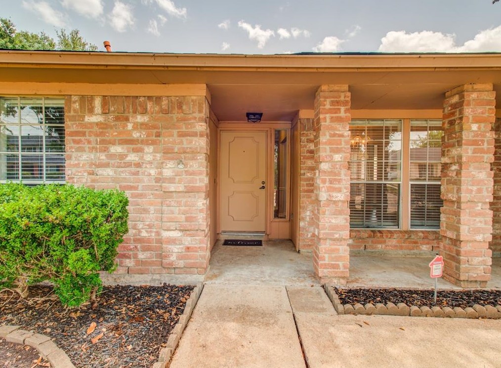 16011 Alta Mesa Dr, Houston TX  77083-1103 exterior