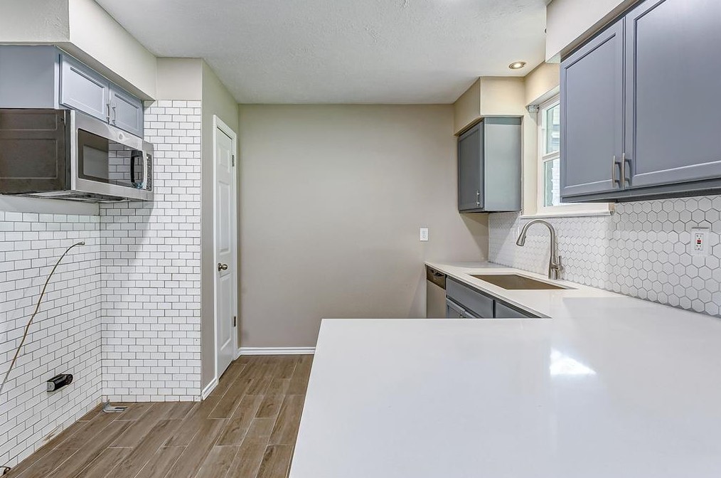 11202 Ensbrook Dr, Houston TX 77099-4707 exterior