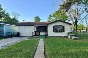 813 Humphrey, Palacios, TX 77465 - Photo 1