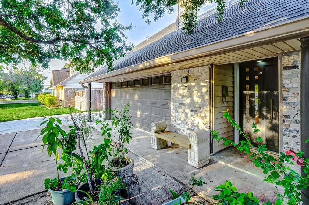 2213 Cherry Ln, Pasadena TX 77502-4043 exterior