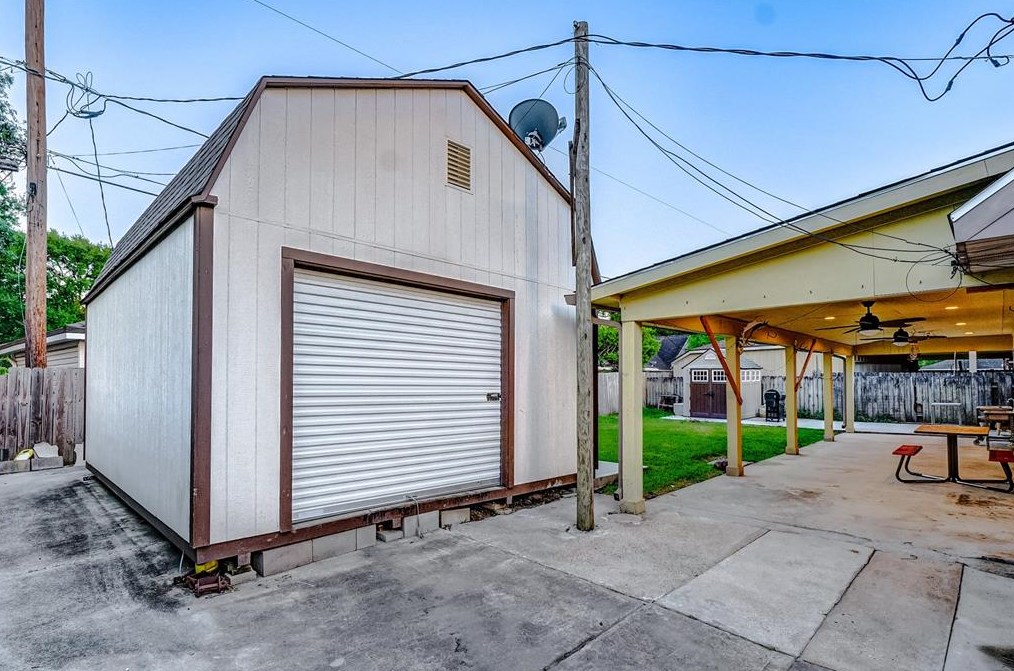 2213 Cherry Ln, Pasadena TX 77502-4043 exterior